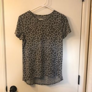Zoe+Liv Gray Cheetah T Shirt, Size Medium